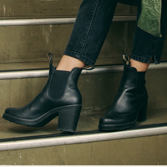 Blundstone Black Leather Block-Heel Boots - Picture 2 of 8